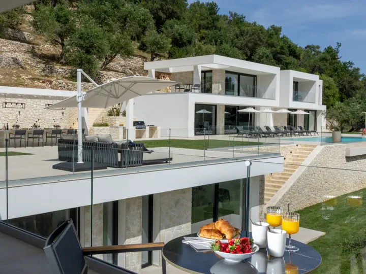 Image of Lianolia Estate